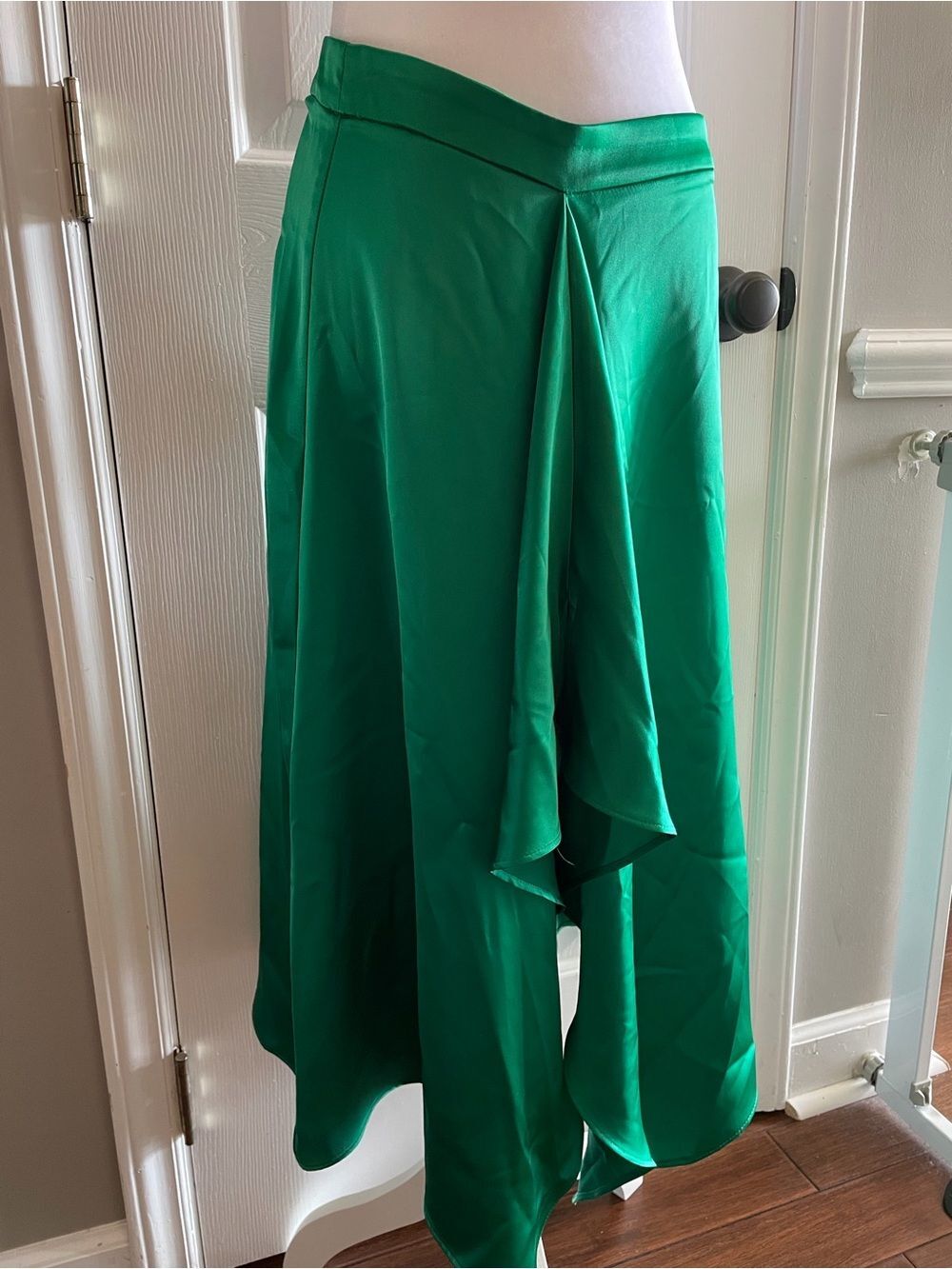 ZARA Green Satin Midi Skirt Womens Med. Emerald Asymmetrical Elegant Party